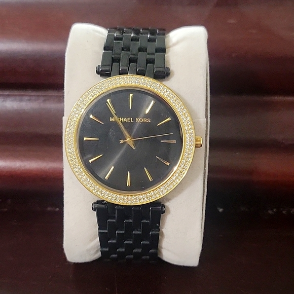 A watch. - Picture 1 of 1